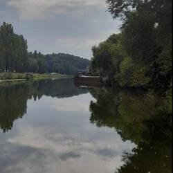 Gleich nebenan: Werft oder Schrottplatz?