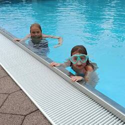 Schnell noch kurz ins Freibad gehüpft, das hatten wir ganz für uns alleine 🥰