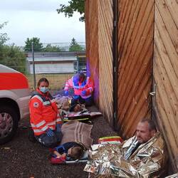 ... ob die Kids bei einer Übung Verletzte spielen wollten. Klaro 🚒