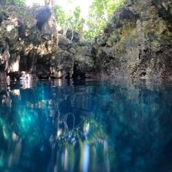 ... und da war es: Das mit eiskaltem Wasser gefüllte "Blue Hole" .