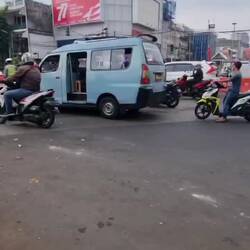 Beim Verkehr gilt " ohne Rücksicht auf Verluste"😂