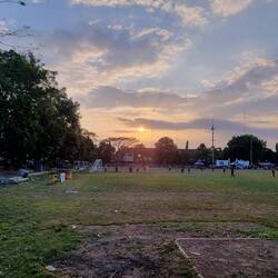 Fußballspiel der Locals entdeckt.