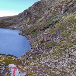 Rechts vom See, da geht's lang!