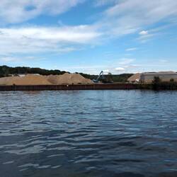 Gegenüber vom Hafen Schwebsange