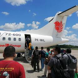 Wieder geht es mit einer ganz kleinen Maschine weiter