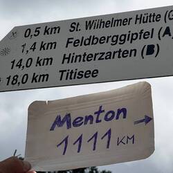 Beim ersten Hintertarten-Schild noch genau 1111km nach Menton!