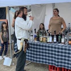 das Hausen und Schmausen vorgelebt haben.