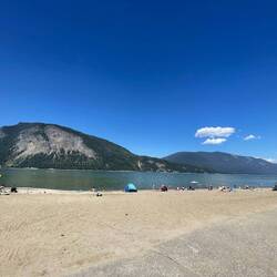Canoe Beach am Shuswap Lake