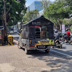Das 2. Mal von einem Hühnertransporter mitgenommen🐔