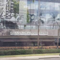 Żeby nie było ze tylko budynki bez ścian :)