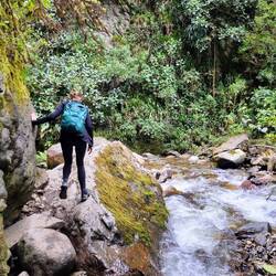 ... und waten teilweise durch den Fluss