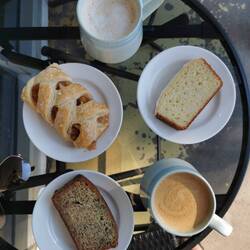 Außerdem richtig lecker Banana Bread, Lemon Loaf und Apple Turnover.