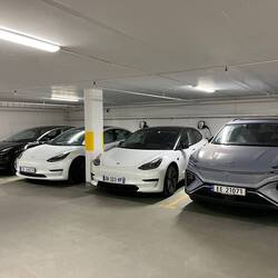 En Norvège toutes les voitures électriques ont des plaques qui commencent par E.