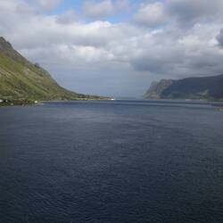 Lofoten - Regen, Wolken und Sonne jagen sich rasant über den Himmel