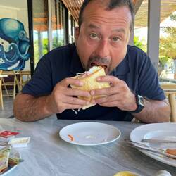 Und Nihat ist gierig 🍔🍔🍔🍔🍔