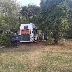 Unser Stellplatz auf dem Hippie Campingplatz
