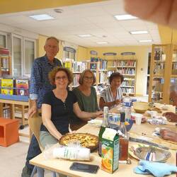 Nadia (responsable), Janine (nouvelle mairesse depuis 2 m), et Anne Marie (adjointe culture)