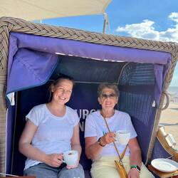 Kaffee gab es am Nachmittag im Strandkorb an der Perlebucht