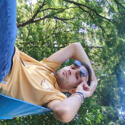 Guilherme desde la hierba