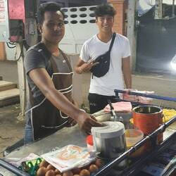 Sohn des Roti Mannes im Video, vor dem 7-11