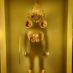 Indigenes Schmuckset mit Nasen- und Ohrringen