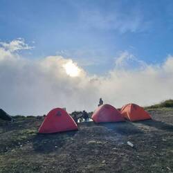 Zelte werden zu 2. geteilt, rechts meins und Sophies😇