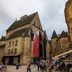 Seven ton doors on covered market, Sarlat