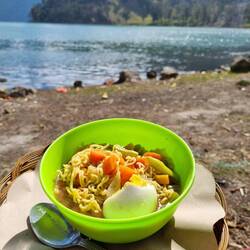 Mittag am Kratersee🍜