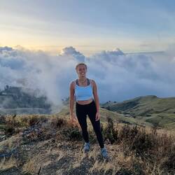 Komplett fertig oben im 2. Camp angekommen!🥴