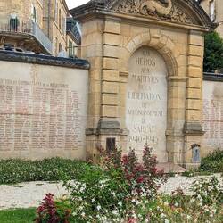 Town monument to martyrs of WW2
