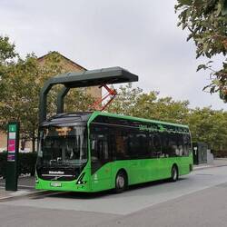 die Busse fahren voll-elektrisch