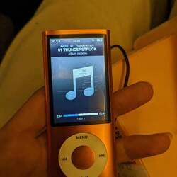 J'ai écouté thunderstruck dans les turbulences voilà