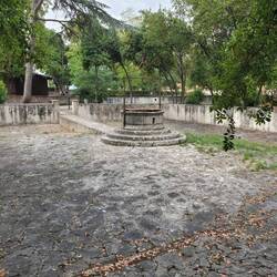Dobro Bibe Miles monument inside Vladimir Nazor Park