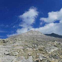 The horrible scree and rock on the way to the summit
