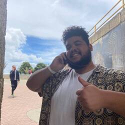 Simon er klar med sin audioguide