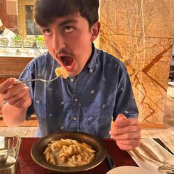 פסטת שרימפס ברוטב לבן בהכנה אישית ב50 אחוז הנחת יומהולדת