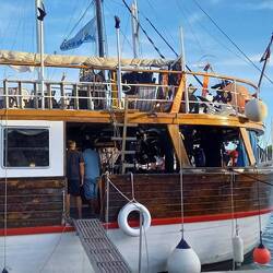 Coolest diving boat ever :))