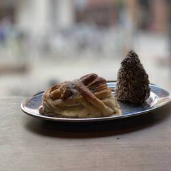 Tasty sweets in Lilla Kafferosteriet