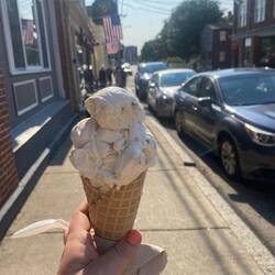 This was a SMALL icecream 😮