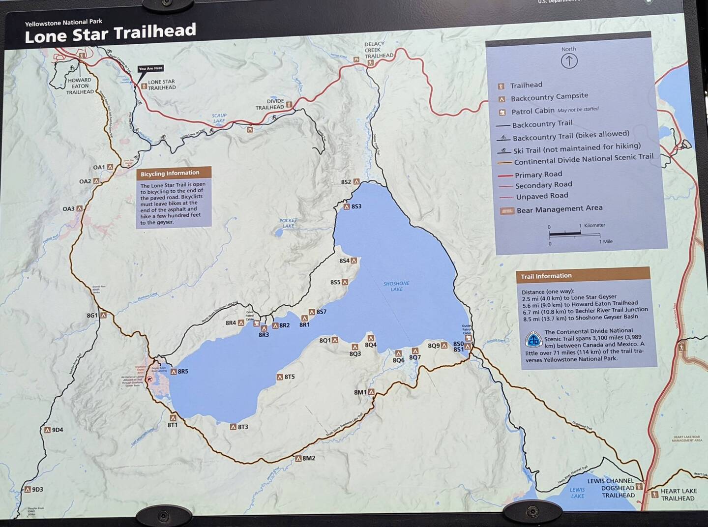 Long Star Geyser trail along Firehole River