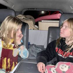 Fun in the car. Great travellers ☺️☺️