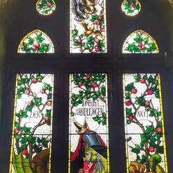 Schöne Bleiverglasungen dort