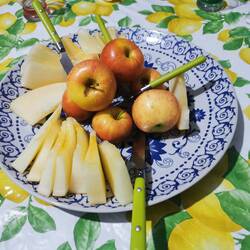 Melone und Äpfel zum Nachtisch