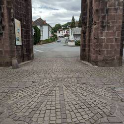 La Porte d'Espagne, pointed toward Spain