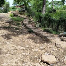 Weg zum Strand, leider mit viel Müll