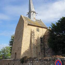 Da hat der Architekt wohl zu tief ins Glas geschaut 🍷😜.