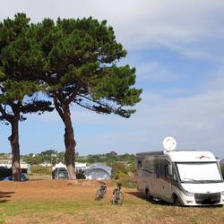 Unser schöner Campingplatz auf der Halbinsel Plougrescant