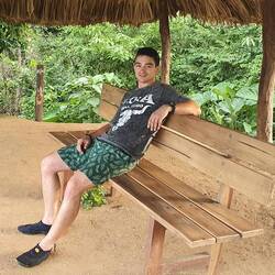 Sandro geniesst die Aussicht und die Brise