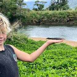 😂😂lachlan picking Clyde up