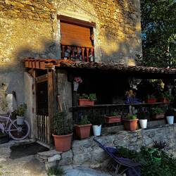 I loved the pink bicycle and flowers ar this house in Zuriain.